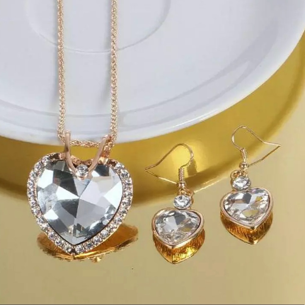Australian Crystals Heart Necklace Earrings Set - Picture 1 of 1